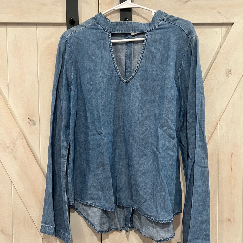Cloth and stone flared sleeve blouse. Great used condition.